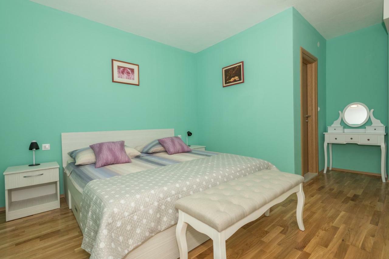 Buba/maslina * Makarska